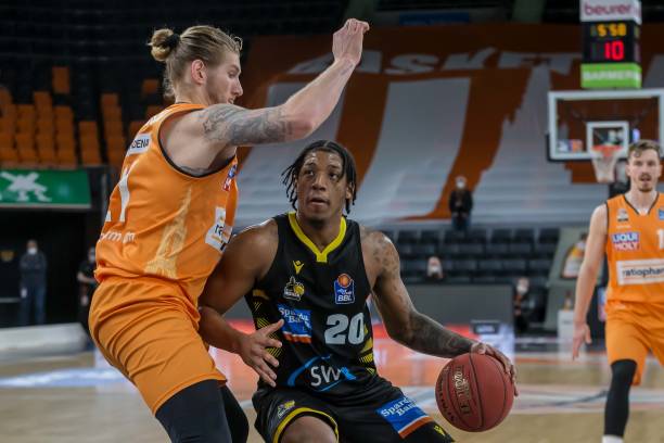 伊萨克和哈 伊萨克和哈